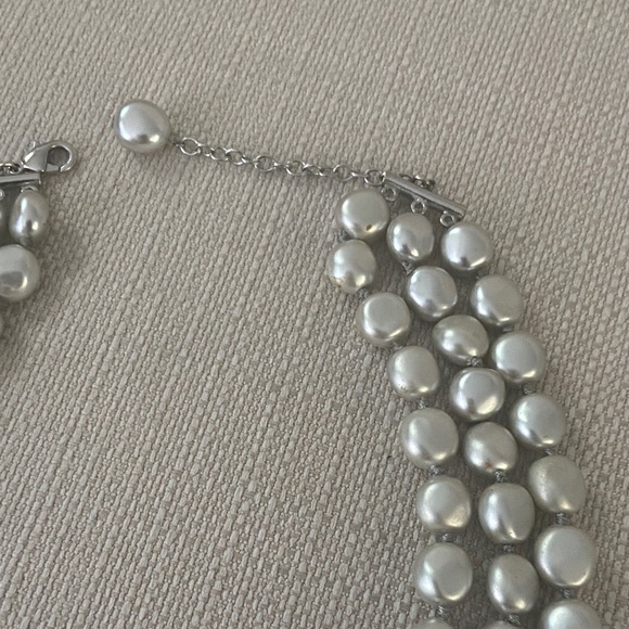 Elegant Silver Pearl Necklace - Picture 7 of 11